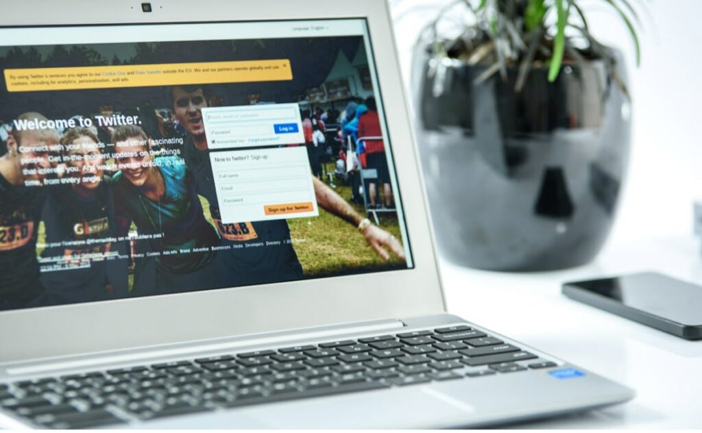La planification des mises à  jour régulières et de la maintenance